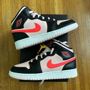 nike air jordan mid atmosphere infrared size 5.5y